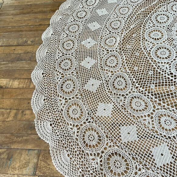 Vintage Handmade Crochet Lace Tablecloth 58” Round Cotton Doily Shabby Chic - Picture 9 of 9